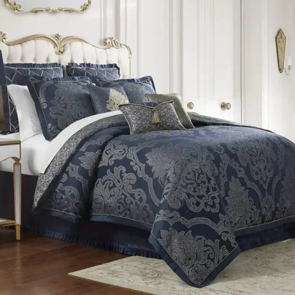BUY ME 💙Waterford® Linens Vaughn Reversible Comforter Set in Navy/Gold
